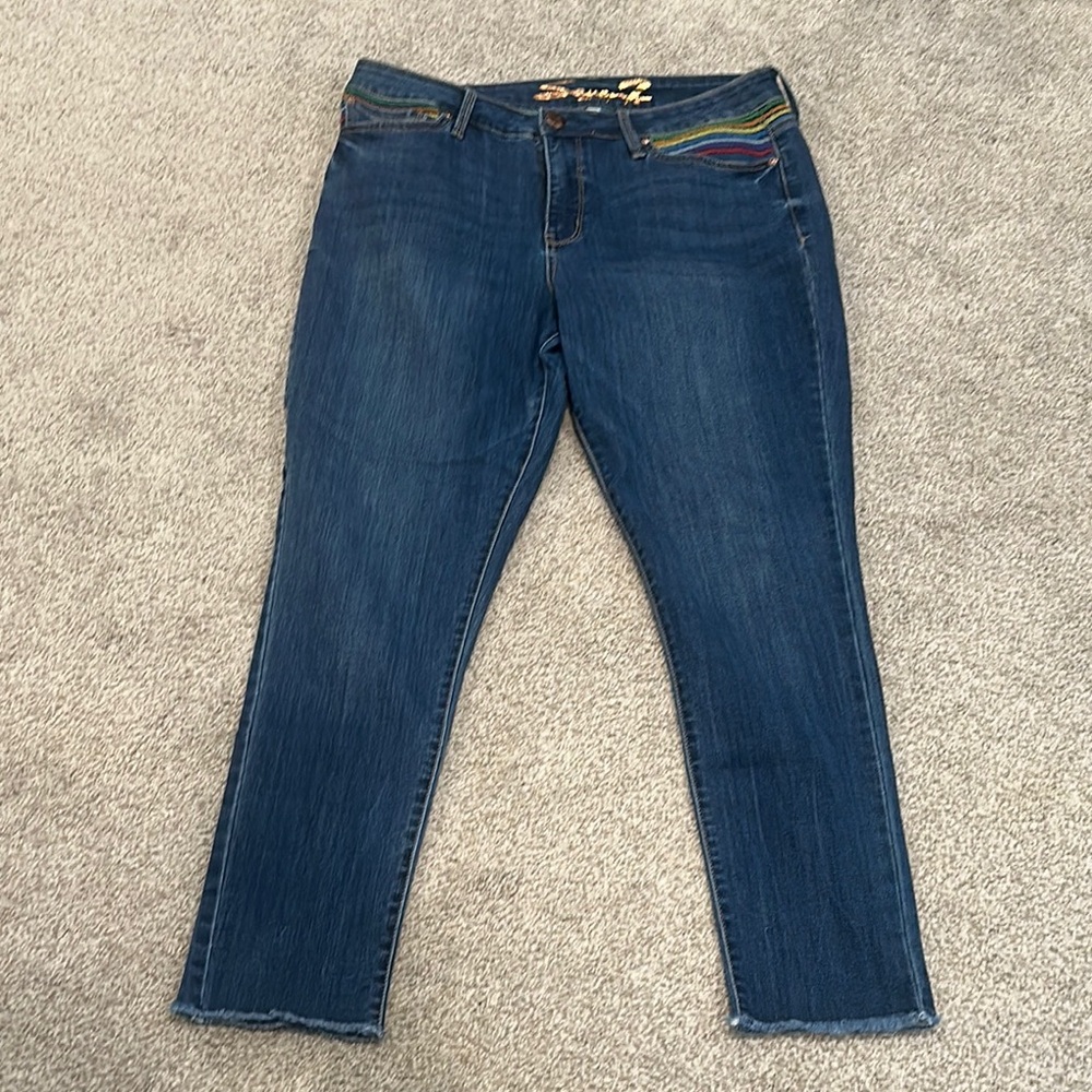 EUC Women’s Like New Seven7 Brand Stylish Blue Jeans Denim Rainbow Trim